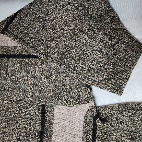 Tip Top Classics Sweater - Picture 4 of 9